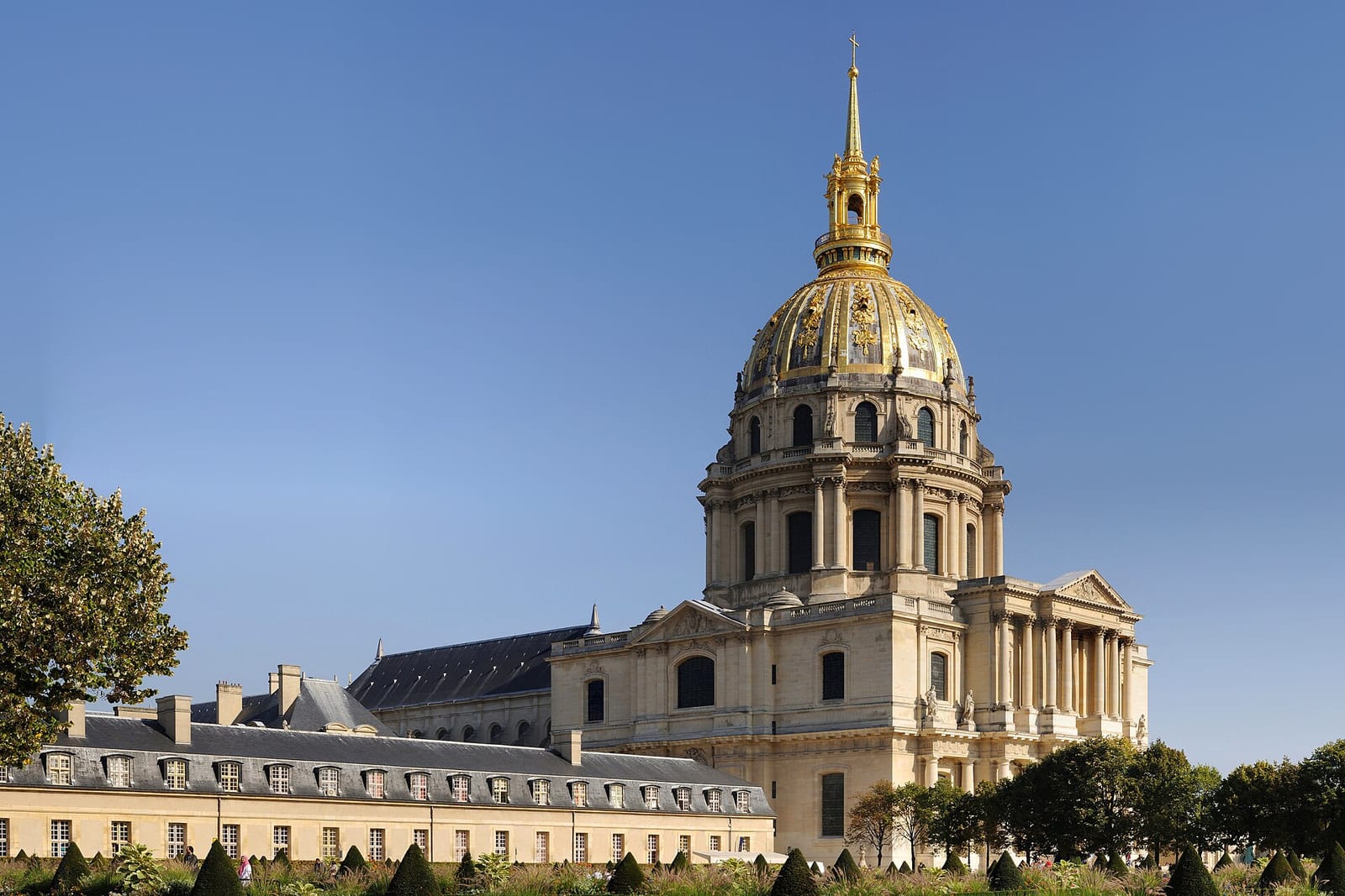 Dôme des Invalides and Musée de l'Armée in Paris