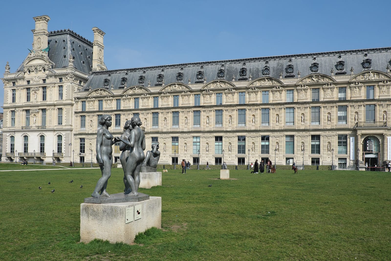 Musée des Arts Décoratifs façade viewed from the Jardin du Carrousel