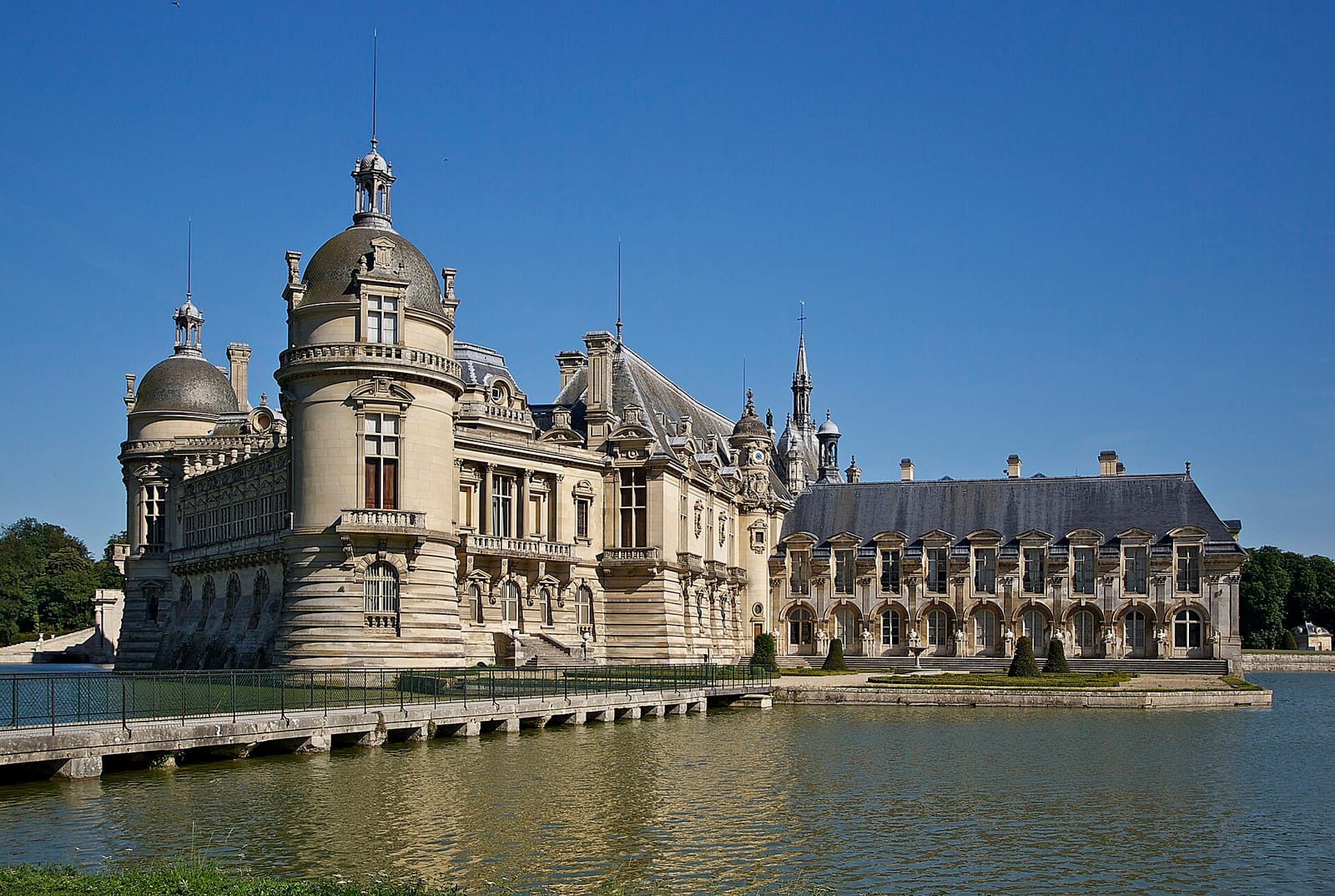 Château de Chantilly towers beside the moat
