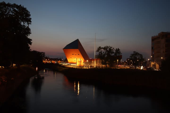 The tilted tower of the Museum of the Second World War in Gdańsk at dusk